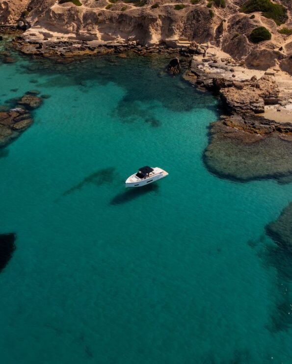 "Noleggio yacht Ibiza — Water Motion fleet in navigazione verso Formentera"